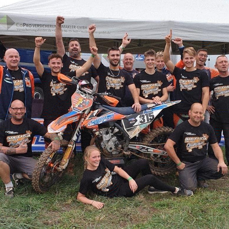 Team feiert den Deutschen MX2 Meistertitel 2019 mit Gianluca Ecca